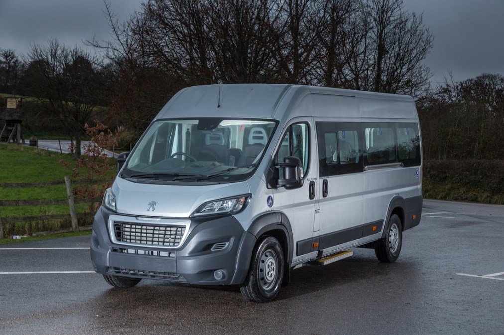 peugeot boxer 9 seater minibus