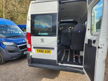 Peugeot%20Boxer%20YX66AOR%20front%20ns.jpg